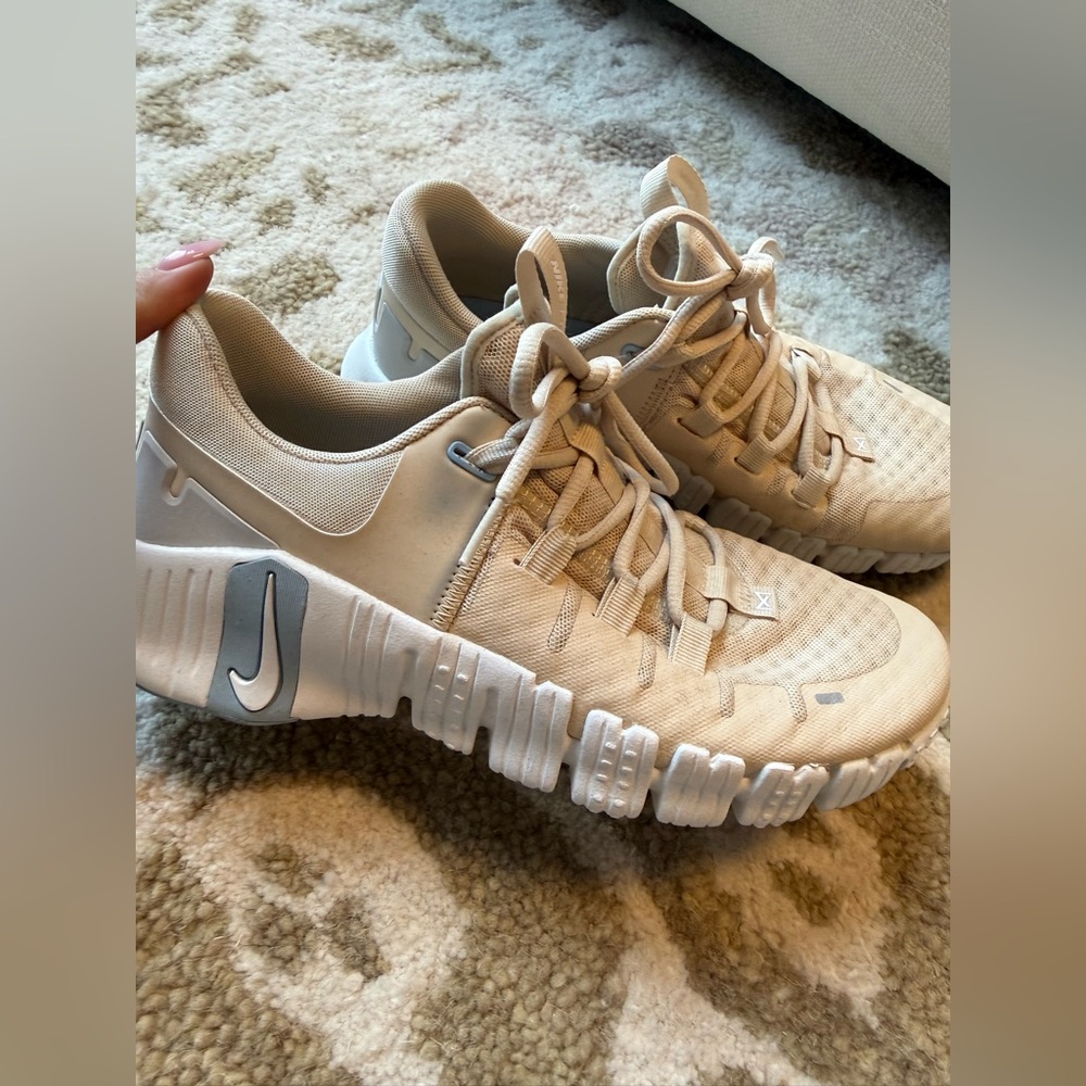 Nike Women’s Free Metcon 6 Sneakers size 9